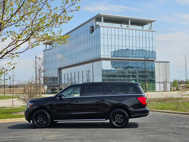 Mercedes-Benz Sprinter van for group airport transfers and VIP transportation Chicago